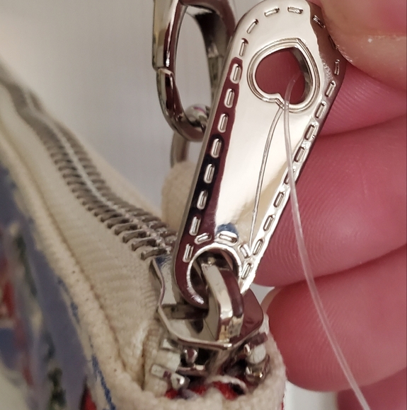 NWT BRIGHTON 2024 VOTE ELECTION DAY POUCH BAG SHOULDER CROSSBODY RED WHITE BLUE - Picture 12 of 15